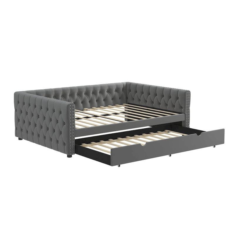 Lit de repos rembourré en velours gris grand format avec boutons et clous en cuivre