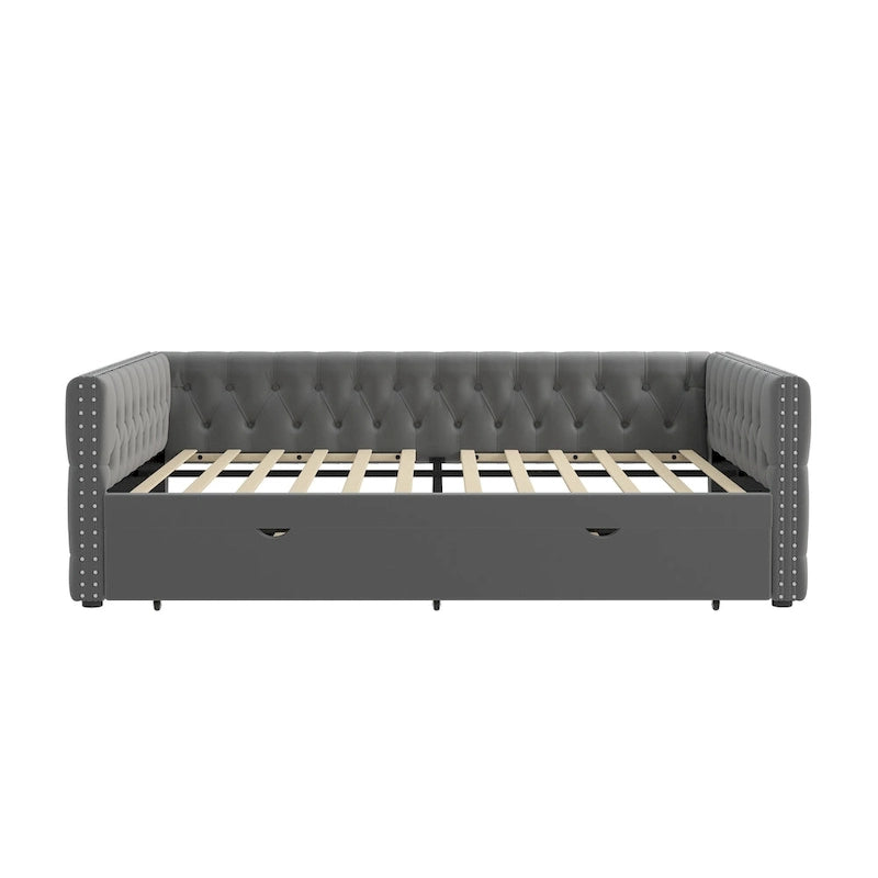 Lit de repos rembourré en velours gris grand format avec boutons et clous en cuivre